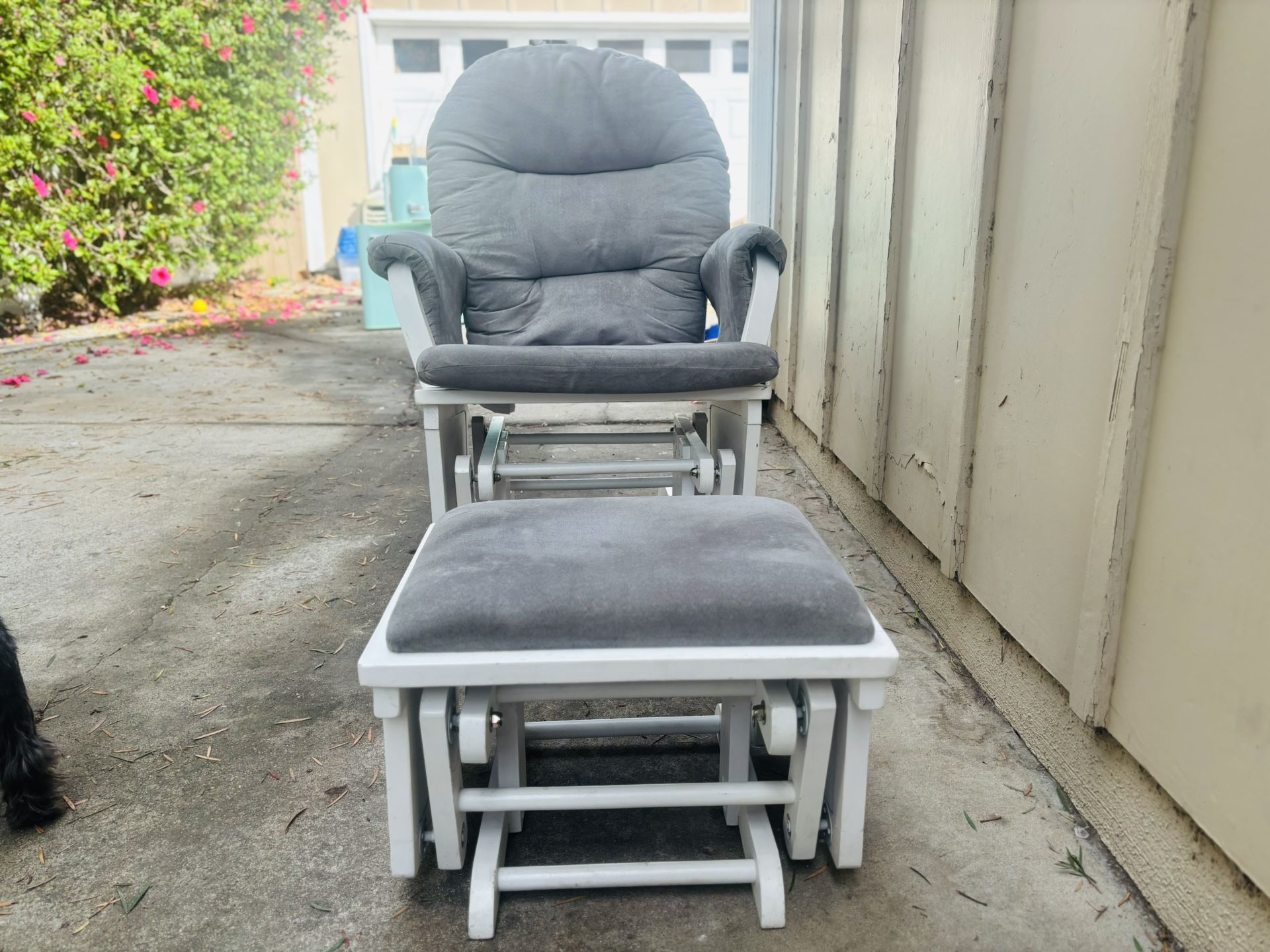 🌿 Nursery Glider Rocking Chair + Ottoman
