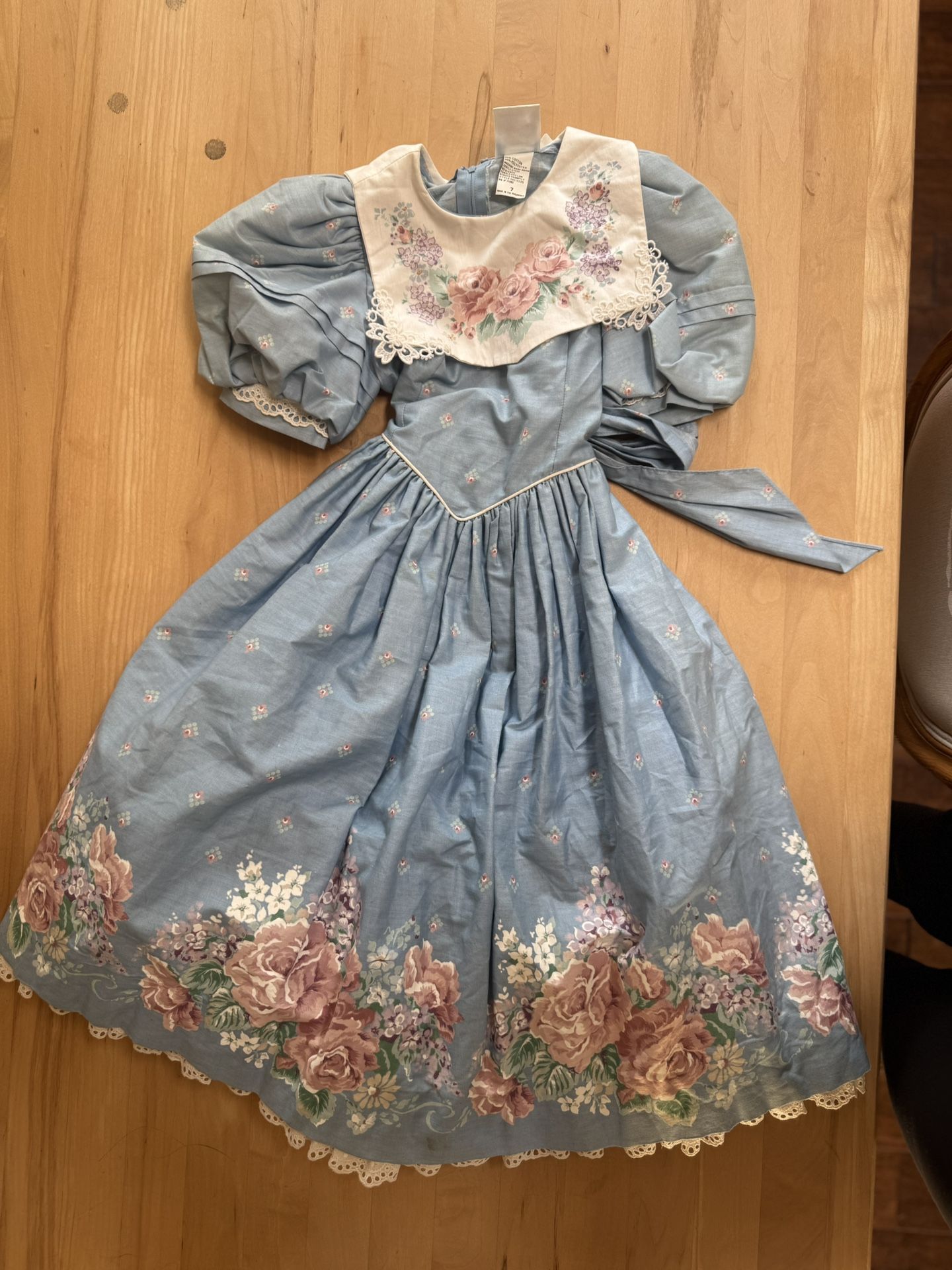 Vintage Daisy Kingdom Blue Floral Roses Lilacs Tea Length Collared Dress. Size 7. Great condition.