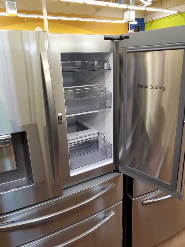 Samsung French Door Refrigerator with showcase