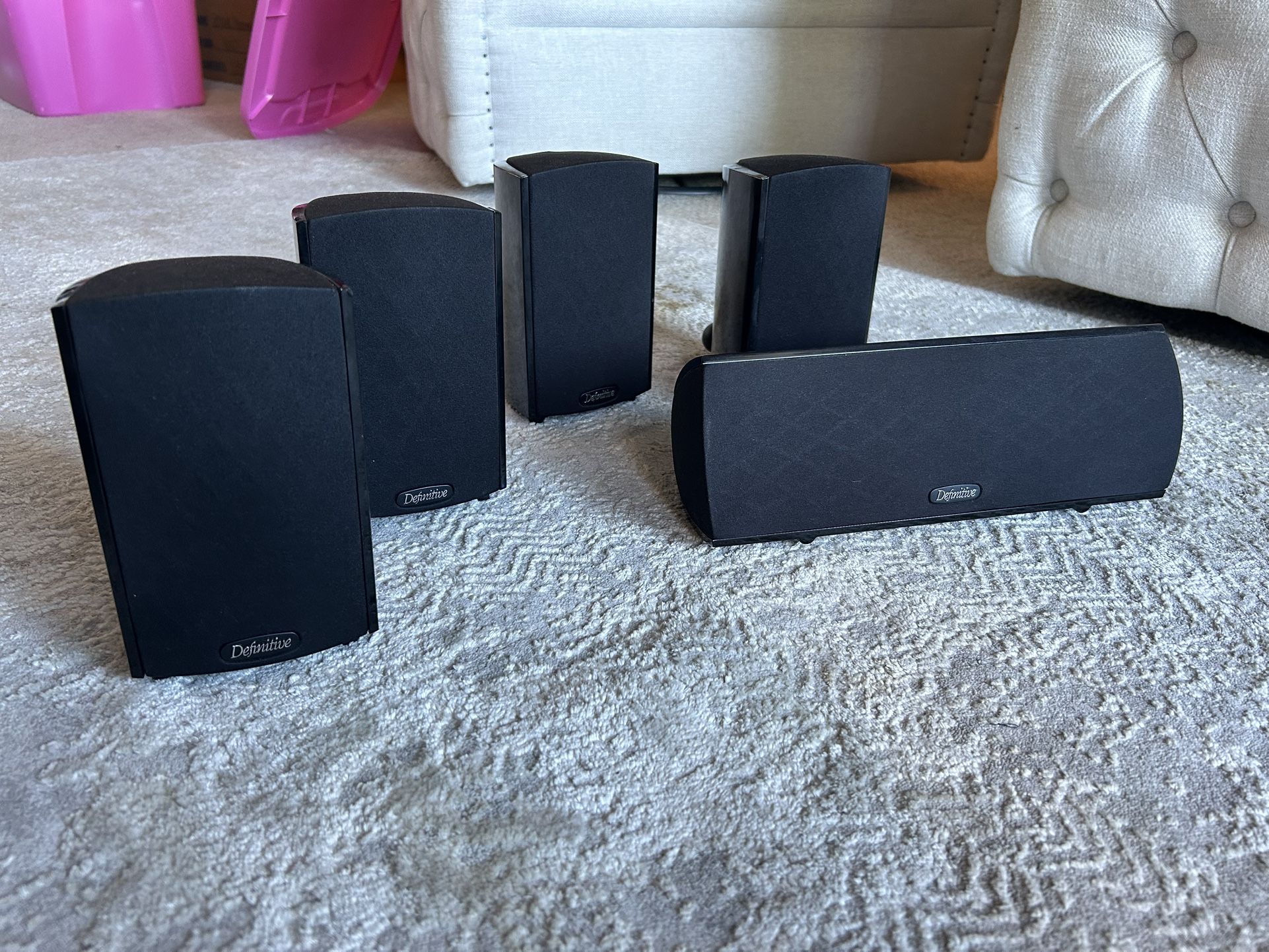 4 Definitive Technology ProMonitor 600 + 1 ProCenter 600 Speakers