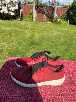 CROCS Red Lace-Up Perforated Sneakers with Black Laces Size M9
