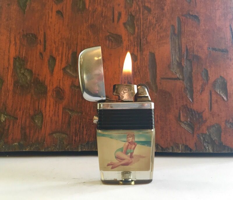 Working Vintage Scripto Vu Pin Up Girl Lighter