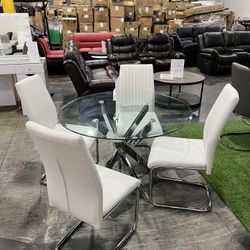 Round Glass Dining Table with 5 Chairs / Mesa de comedor redonda de vidrio con 5 sillas