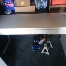 DESK ** NEED GONE ASAP**