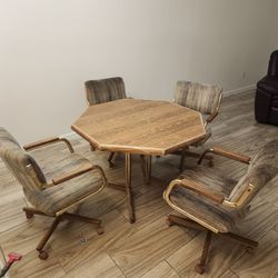 5 Piece Dining Set table w/leaf & 4 Chairs on Casters(FREE DELIVERY)
Dining Collection by Chromcraft