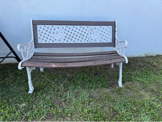 Metal and wood bench / Banco de metal y madera