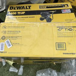 Dwalt Pressure Washer 4400 Psi New $575