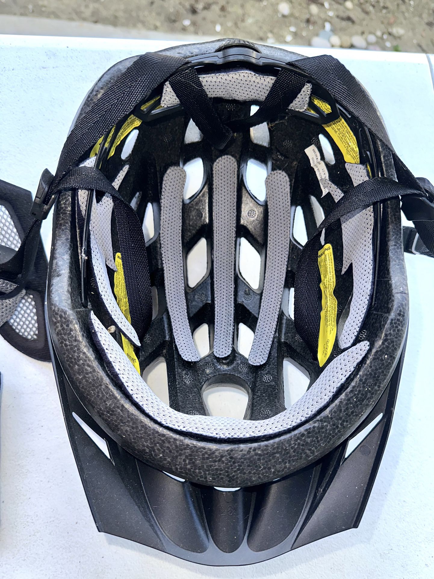 New Adult KALI Protectives Chakra Plus Helmet Medium/Large Black/White