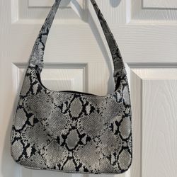On Trend Steve Madden Snake Print Purse Handbag
