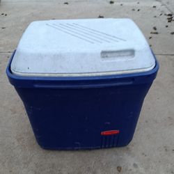 RUBBERMAID  COOLER