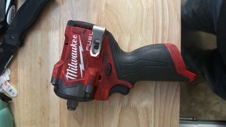 Milwaukee m12 1/2 stubby impact wrench