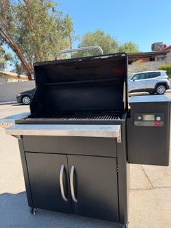 Used VERY good conditions TRAEGER SILVERTON 810