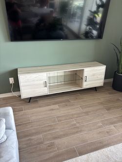 Entertainment tv stand