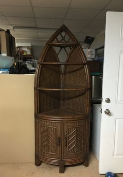 Corner cabinet