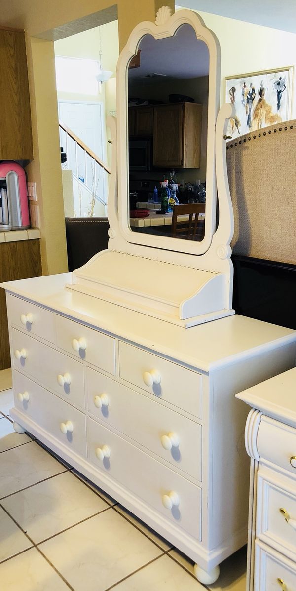 Pottery Barn Vanity Dresser For In Las Vegas Nv Offerup