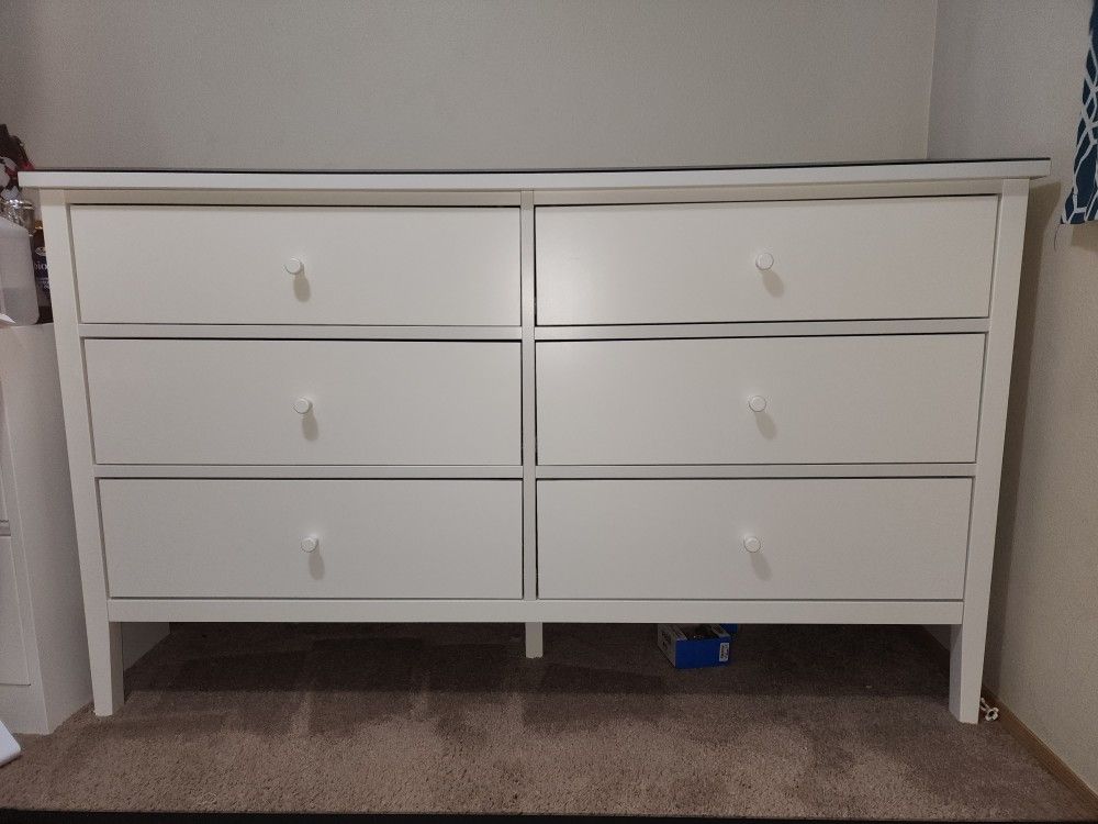 Dresser IKEA