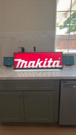 Makita LED 4ft long long