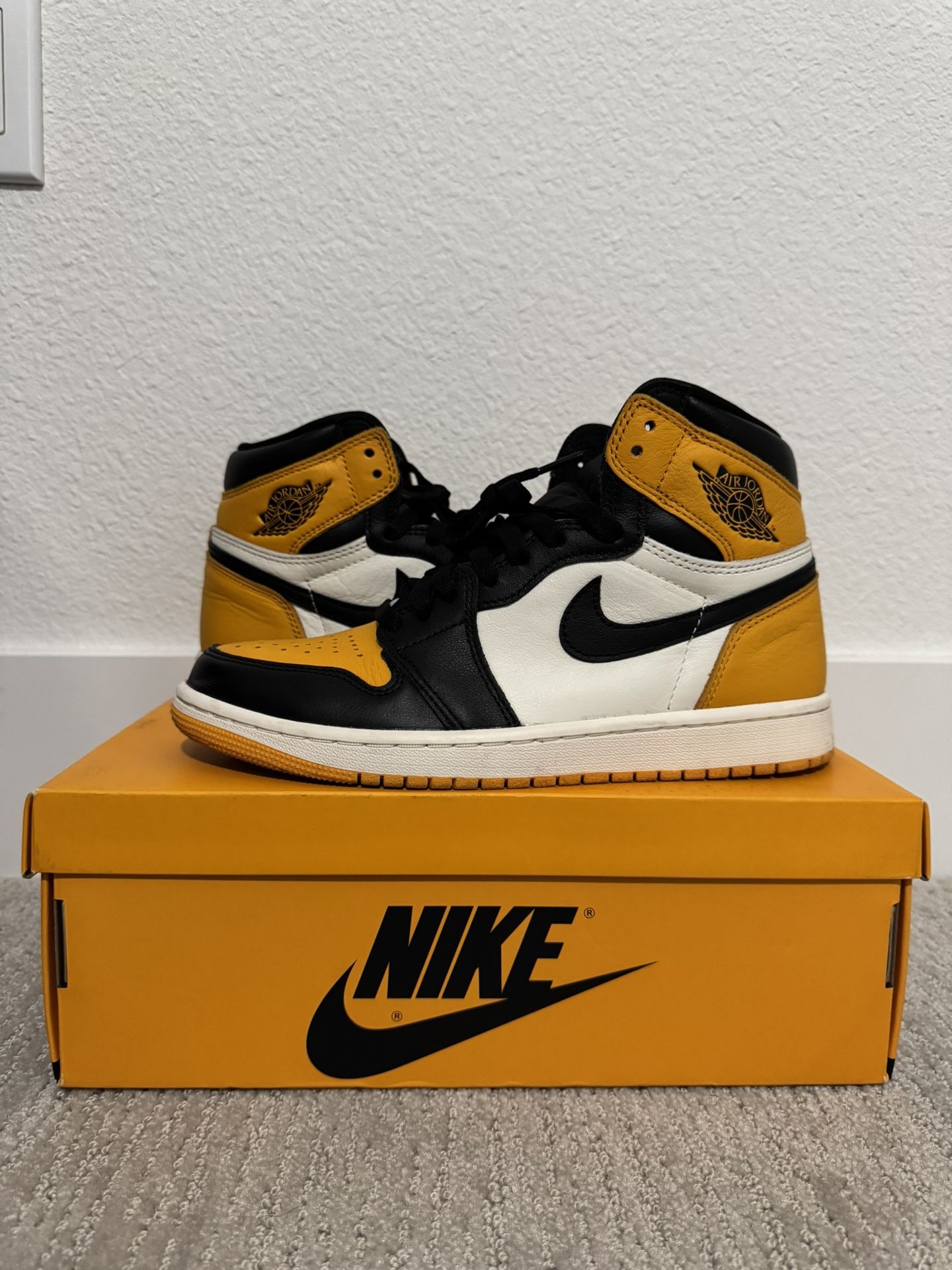 Air Jordan 1 Retro High OG ‘Yellow Toe / Taxi’ - Size 7.5 M
