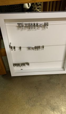 Picture frame with clips