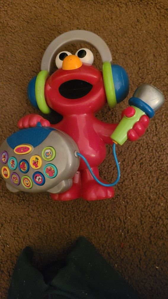 Mattel Elmo's Greatest Hits Sing Along Boom Box Radio With Microphone 2004, Works! Sesame Street. East, west or north