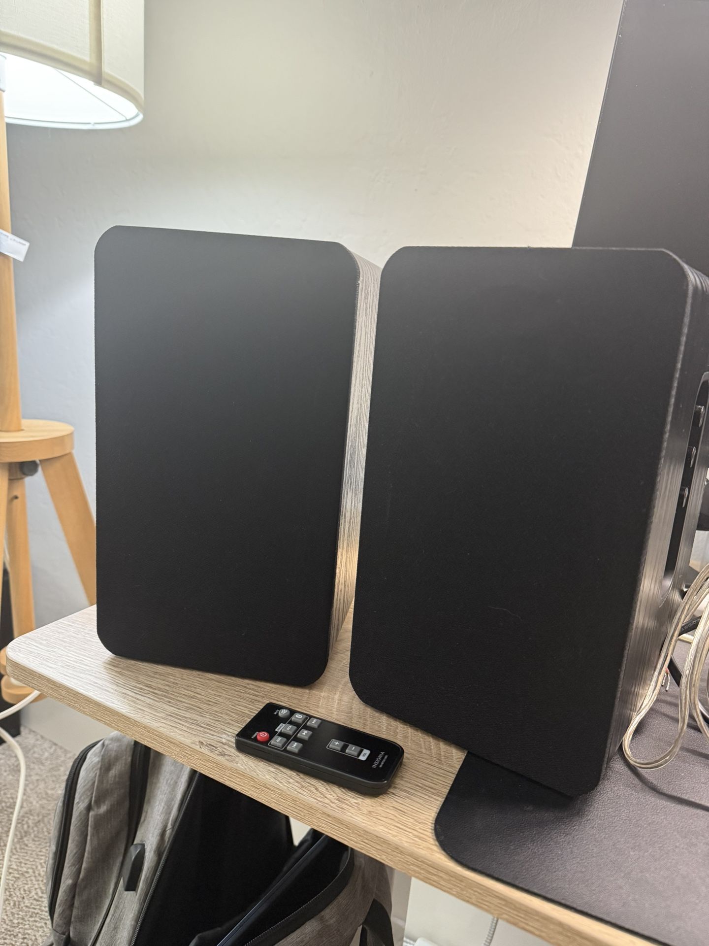 Insignia Powered Bluetooth Bookshelf Speakers (NS-HBTSS116) – Excellent Condition