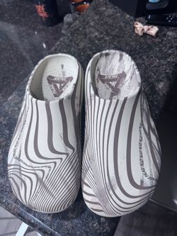 Palace x Crocs Mellow size 9M/W11