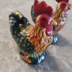 Rooster Salt and Pepper Shakers couple little chips 