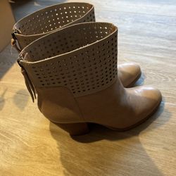 LEATHER BOOTS SIZE 8 