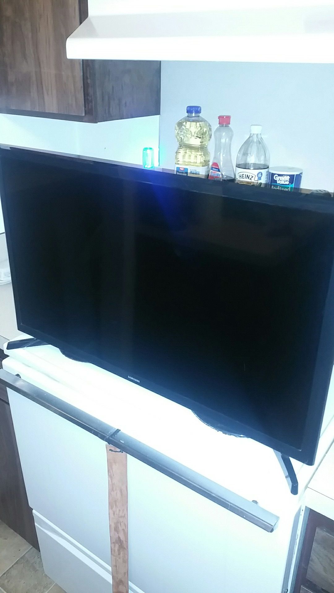 Samsung 32" flatscreen t.v.