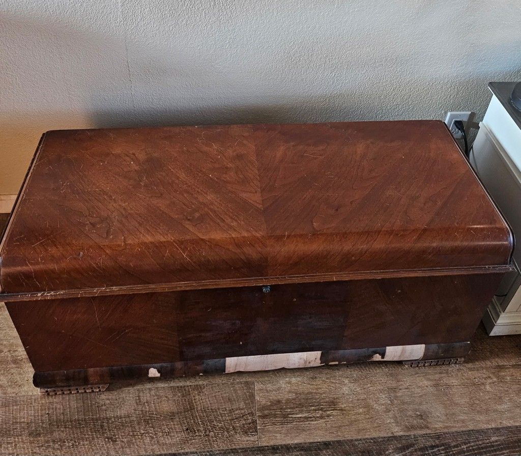 Beautiful 1940's Hope Chest
