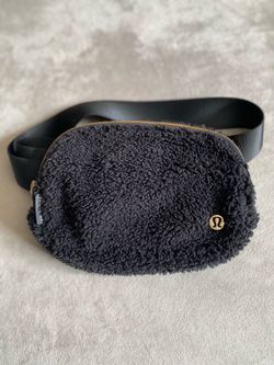 Lululemon Everywhere Belt Bag 1L, Black Sherpa, Fleece, Gold Zip, Crossbody Bag