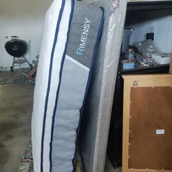 Queen Mattress and Foundation 