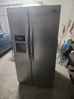 Refrigerator With Ice Machine