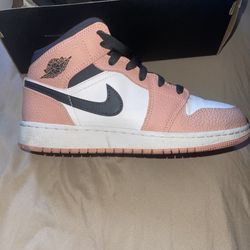 Air Jordan 1 Mid Pink Quartz (GS)