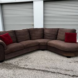 Beautiful Brown Curb Sectional Couch! ***Free Delivery***