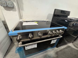 Electrolux Stainless Steel Electric Range with Glass Cooktop