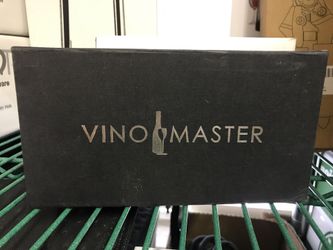 Vinomaster red wine aerator including wine stopper