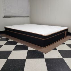Full size mattress - can DELIVER almost anywhere for $20 extra - gently used and in LIKE NEW condition 😍