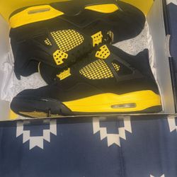 Jordan 4 sz 8.5