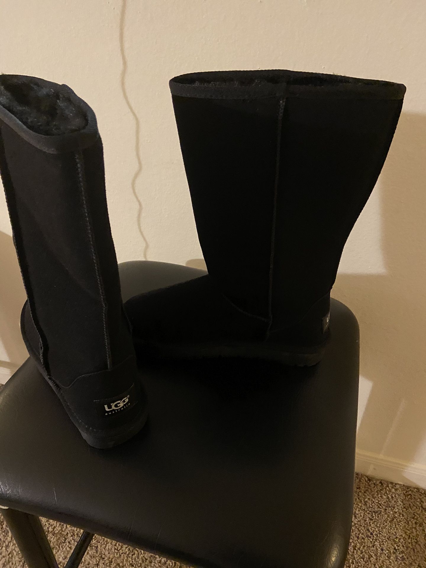 BLACK UGG BOOTS