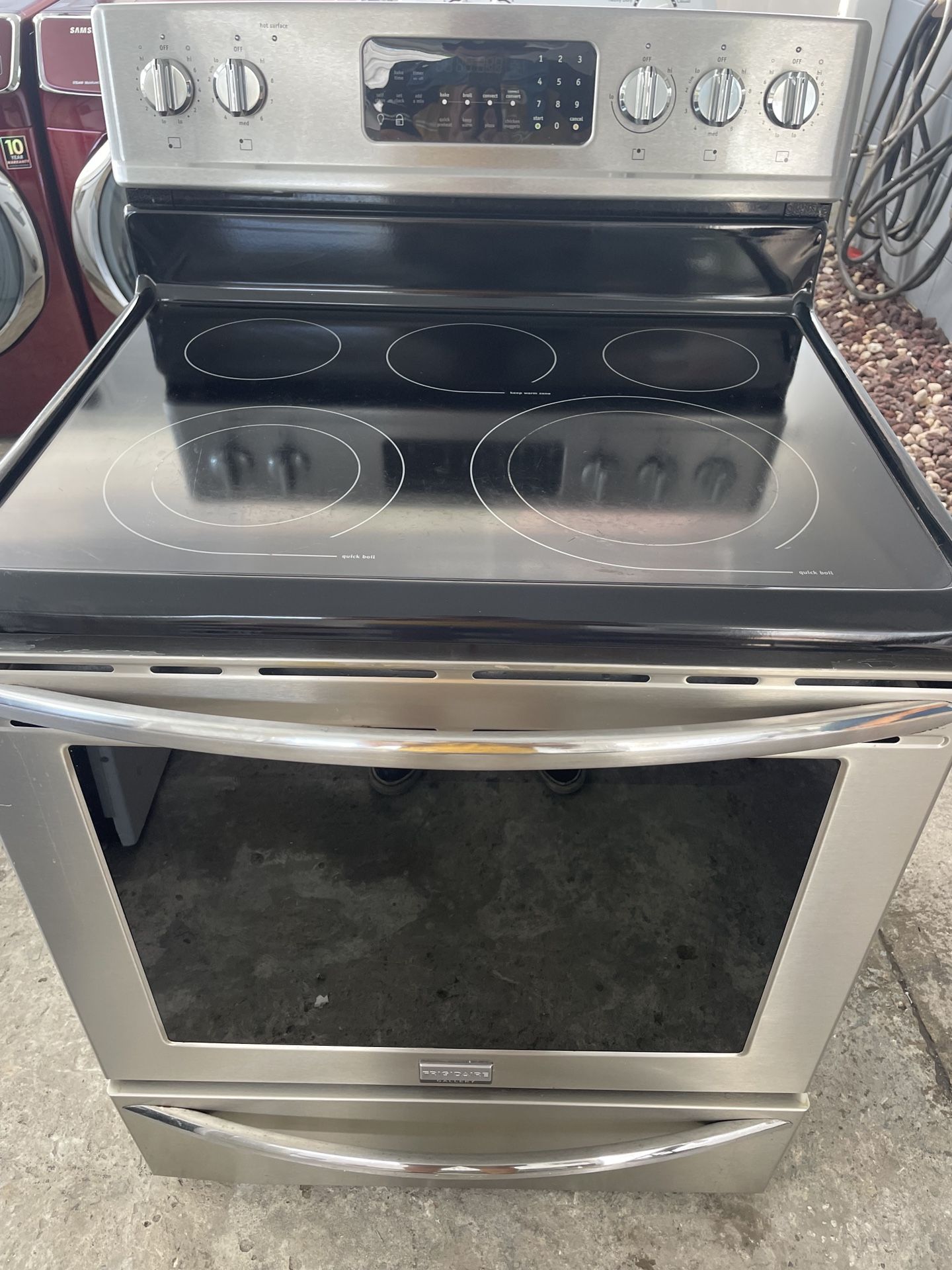 FRIGIDAIRE STOVE for Sale in Tampa, FL OfferUp