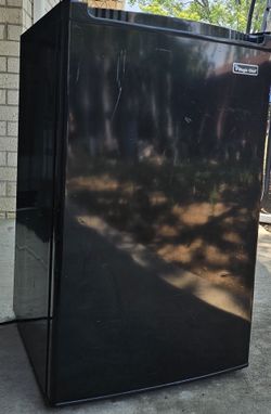 Magic Chef Mini fridge