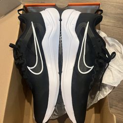 Nike Downshifter Black/White Pure Platinum Men's Running Shoe