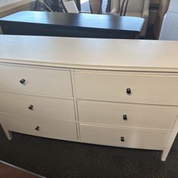 Charlotte Dresser Antiqued White 6 Drawer Brand New Dresser