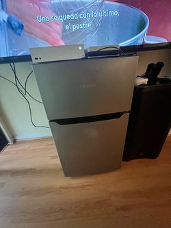 Hisense Mini Fridge (2X)