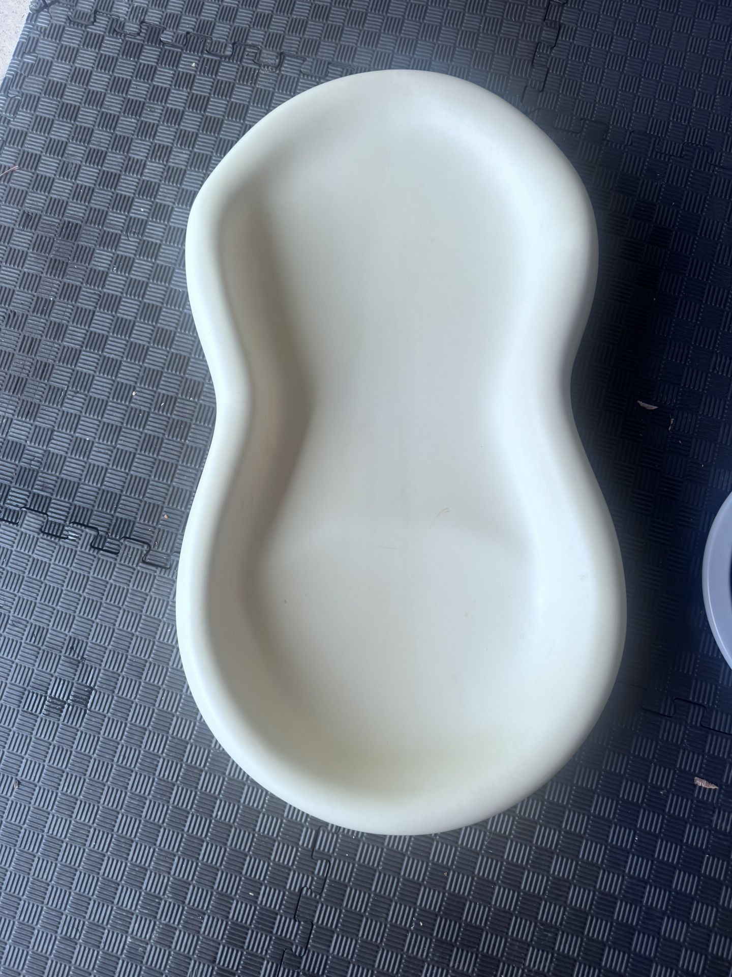 Keekaroo Peanut Changer – $50 (Great Condition!)