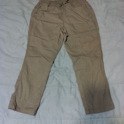 LL Beans Women's Pull On Pants With Pockets And Stretch Ripstop Adjustable Strap.