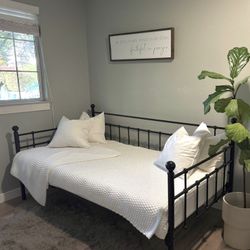 Vintage Style Twin Bed + Mattress
