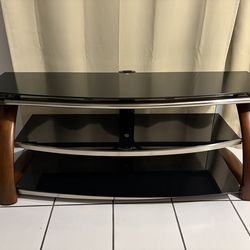 MODERN WOOD TV CONSOLE