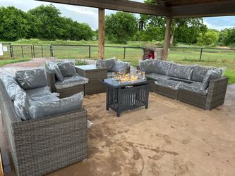 New inbox upgraded patio set with 5inch cushions(we finance and deliver)